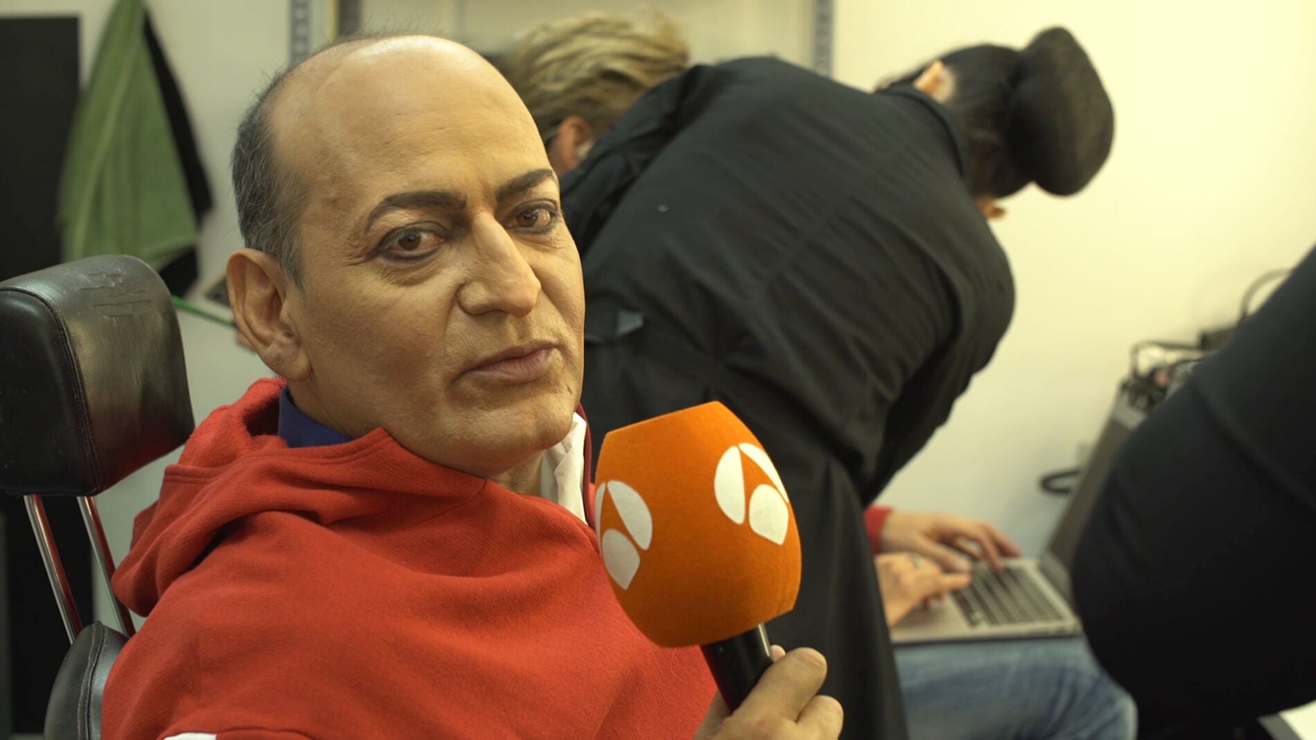 Jos&eacute; Corbacho ante su imitaci&oacute;n como Tino Casal: "He tomado mucho huevo que va muy bien para la voz"