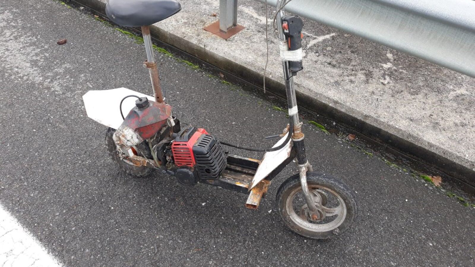Identificado un hombre por conducir un patinete de fabricación propia en Lugo