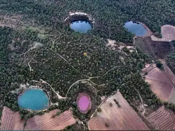 Laguna rosa en Cuenca, en una imagen de archivo Laguna rosa en Cuenca, en una imagen de archivo