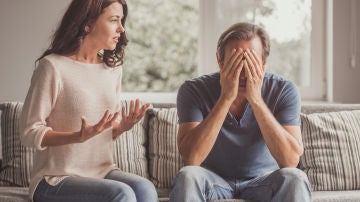 Pareja discutiendo