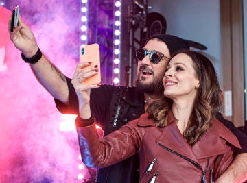 Antonio Orozco y Eva González en el evento de 'La Voz' en Callao Antonio Orozco y Eva González en el evento de 'La Voz' en Callao