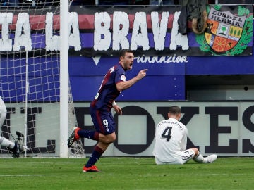 Sergi Enrich celebra su gol contra el Real Madrid