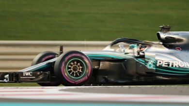 Fernando Alonso logra el 15º mejor tiempo en la pole de Hamilton en Abu Dabi con Carlos Sainz undécimo
