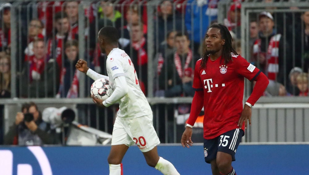 Dodi Lukebakio celebra uno de sus goles contra el Bayern