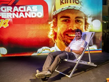 Fernando Alonso, en una tumbona Fernando Alonso, en una tumbona