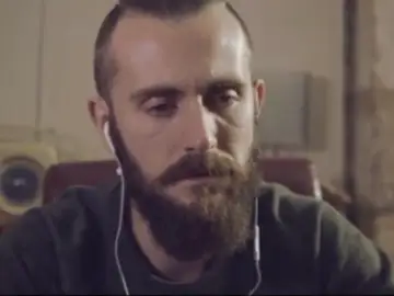 hijo escucha a su madre hijo escucha a su madre