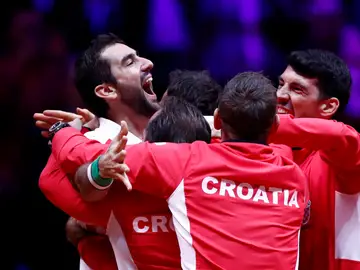La selección de Croacia celebra con Cilic su victoria ante Pouille La selección de Croacia celebra con Cilic su victoria ante Pouille