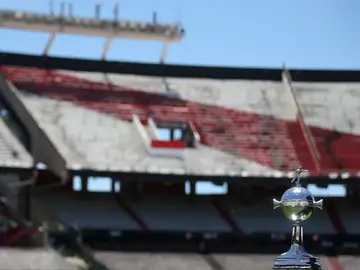 El trofeo de la Copa Libertadores, en el Monumental El trofeo de la Copa Libertadores, en el Monumental