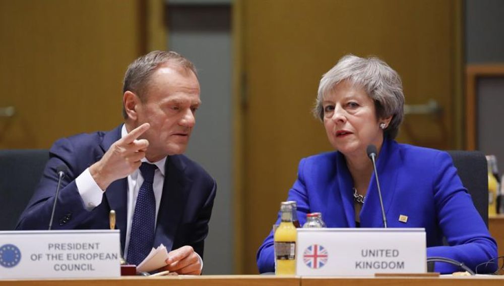 La primera ministra británica, Theresa May, y el presidente del Consejo Europeo, Donald Tusk