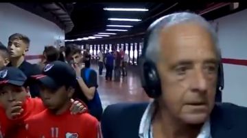 El presidente de River sale corriendo del estadio