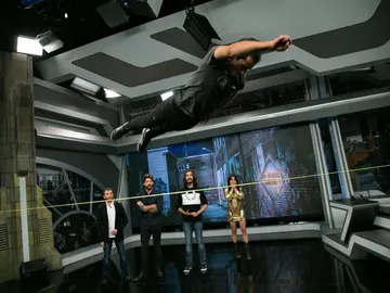 VÍDEO: Una alucinante demostración en 'El Hormiguero 3.0': vestirse sobre un slackline VÍDEO: Una alucinante demostración en 'El Hormiguero 3.0': vestirse sobre un slackline