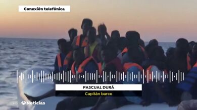 El pesquero de Santa Pola que este jueves rescató a 12 inmigrantes lleva cuatro días buscando puerto para desembarcar