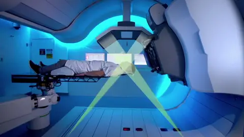 Se instala la última pieza del corazón de una máquina para el tratamiento de protonterapia Se instala la última pieza del corazón de una máquina para el tratamiento de protonterapia