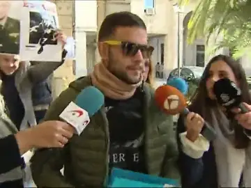 El miembro de 'La Manada' condenado por el robo de unas gafas afirma que "la verdad siempre prevalece" tras ser puesto en libertad El miembro de 'La Manada' condenado por el robo de unas gafas afirma que "la verdad siempre prevalece" tras ser puesto en libertad