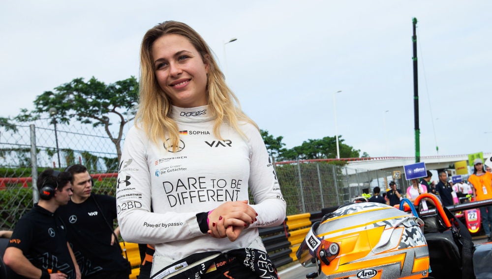 Sophia Floersch antes de disputar el Gran Premio de Macao
