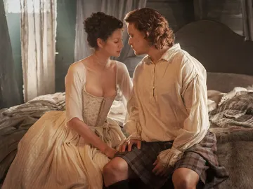 Caitriona Balfe y Sam Heughan en 'Outlander' Caitriona Balfe y Sam Heughan en 'Outlander'