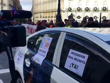 Taxistas se concentran en Madrid por "la falta de voluntad y desidia para que se regule la actividad de las VTC"