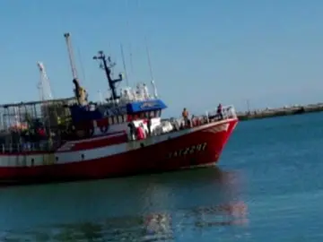 Foto de archivo de un barco pesquero Foto de archivo de un barco pesquero