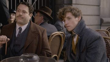Jacob Kowalski y Newt Scamander en 'Animales Fantásticos: Los crímenes de Grindelwald'