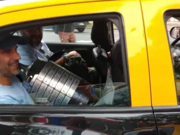 La Copa Libertadores abandona El Monumental en taxi La Copa Libertadores abandona El Monumental en taxi