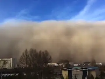 Una tormenta de arena engulle la zona norte de China Una tormenta de arena engulle la zona norte de China