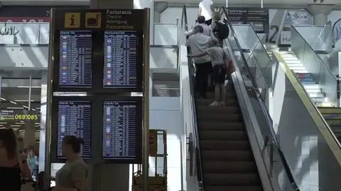 Indignación en Baleares por la subida de los billetes de avión Indignación en Baleares por la subida de los billetes de avión