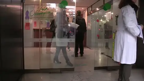 Los médicos en huelga por una sanidad de "más calidad y menos precariedad" Los médicos en huelga por una sanidad de "más calidad y menos precariedad"
