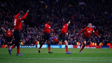 Los jugadores del Manchester United celebran el gol en Old Trafford