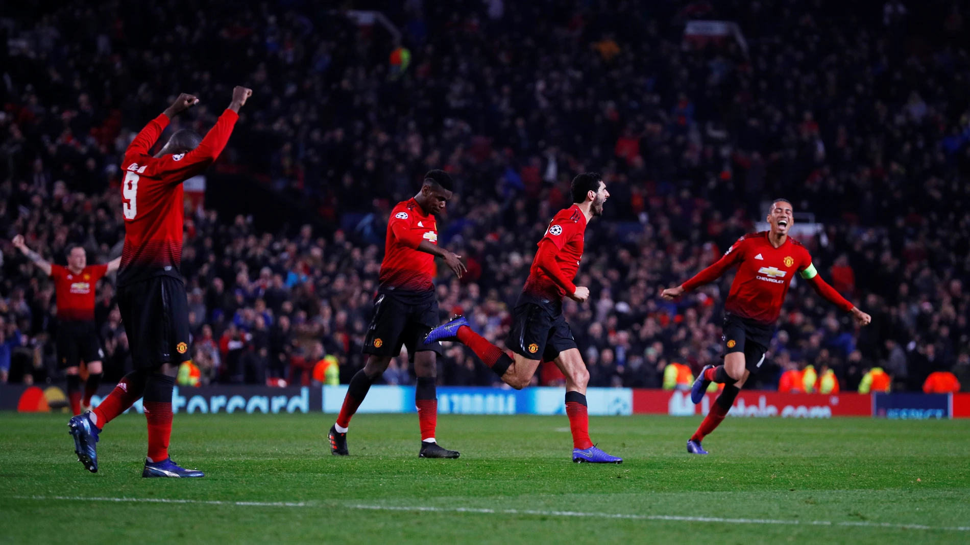 Los jugadores del Manchester United celebran el gol en Old Trafford Los jugadores del Manchester United celebran el gol en Old Trafford