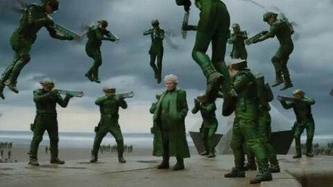 Judi Dench en el tráiler de 'Artemis Fowl'