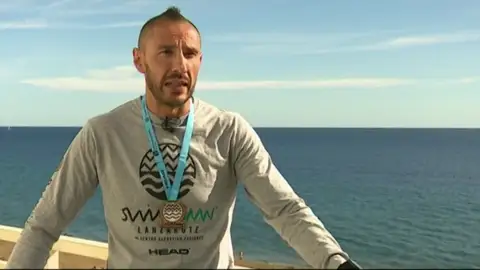 Juan Miguel Esteban, el preso ironman: "Los funcionarios y los internos se reían de mí" Juan Miguel Esteban, el preso ironman: "Los funcionarios y los internos se reían de mí"