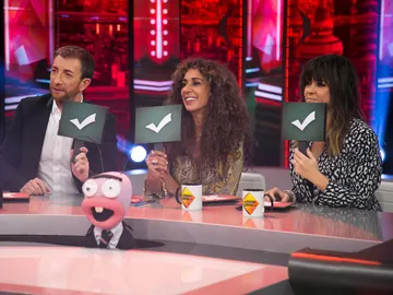 Emociones e indecisión en 'La Voz al revés' de Trancas y Barrancas en 'El Hormiguero 3.0' con las coaches Rosario Flores y Vanesa Martín Emociones e indecisión en 'La Voz al revés' de Trancas y Barrancas en 'El Hormiguero 3.0' con las coaches Rosario Flores y Vanesa Martín