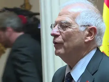 Multan a Borrell con 30.000 euros por la venta de acciones de Abengoa Multan a Borrell con 30.000 euros por la venta de acciones de Abengoa