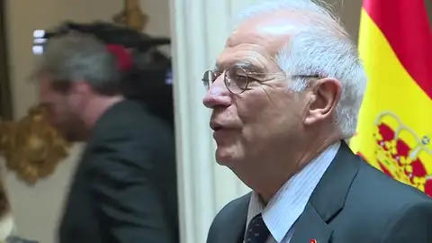Multan a Borrell con 30.000 euros por la venta de acciones de Abengoa Multan a Borrell con 30.000 euros por la venta de acciones de Abengoa