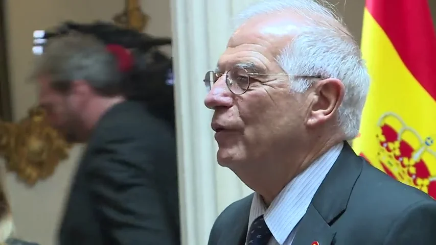 Multan a Borrell con 30.000 euros por la venta de acciones de Abengoa Multan a Borrell con 30.000 euros por la venta de acciones de Abengoa