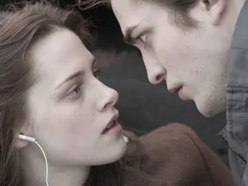 Bella y Edward en 'Crepúsculo' Bella y Edward en 'Crepúsculo'