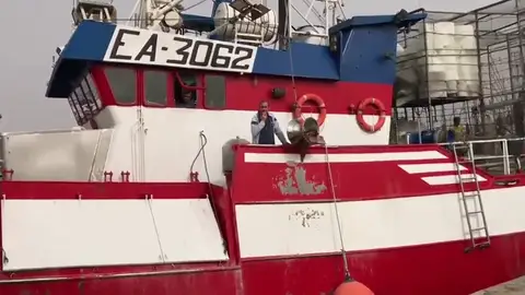 El patrón del pesquero de Santa Pola: "Hoy Europa da una auténtica verguenza" El patrón del pesquero de Santa Pola: "Hoy Europa da una auténtica verguenza"