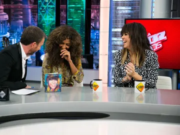 Las confesiones de Rosario Flores y Vanesa Martín sobre los padres de los niños que participan en 'La Voz Kids': "Los padres tienen que relajarse un poco" Las confesiones de Rosario Flores y Vanesa Martín sobre los padres de los niños que participan en 'La Voz Kids': "Los padres tienen que relajarse un poco"