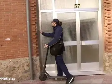 El reparto a domicilio ahora se hace en patinete eléctrico El reparto a domicilio ahora se hace en patinete eléctrico
