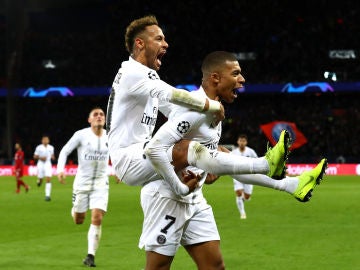 Neymar y Mbappé, eufóricos con el gol del PSG