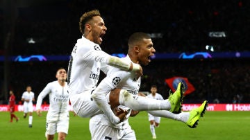 Neymar y Mbappé, eufóricos con el gol del PSG