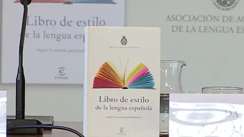 La RAE recomienda "mandar wasaps" en su primer libro dirigido para escritores digitales La RAE recomienda "mandar wasaps" en su primer libro dirigido para escritores digitales