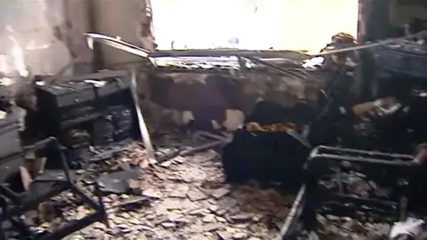 Así ha quedado la vivienda incendiada en Marbella Así ha quedado la vivienda incendiada en Marbella