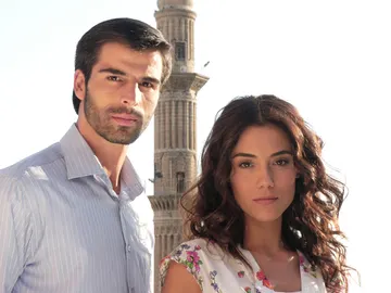Cansu Dere y Mehmet Akif Alakut, protagonistas de 'Sila' Cansu Dere y Mehmet Akif Alakut, protagonistas de 'Sila'
