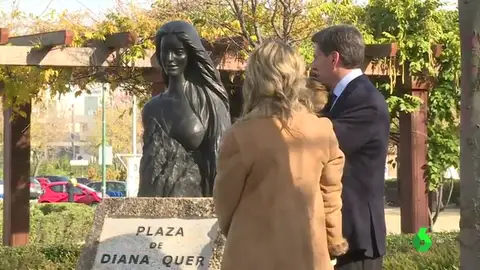 Una plaza y una escultura para Diana Quer: Pozuelo de Alarcón rinde homenaje a la joven asesinada Una plaza y una escultura para Diana Quer: Pozuelo de Alarcón rinde homenaje a la joven asesinada