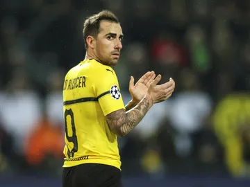 Paco Alcácer aplaude una acción del Borussia Dortmund Paco Alcácer aplaude una acción del Borussia Dortmund