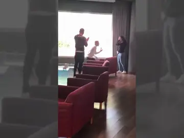 La sorpresa de Joaquín en la pedida de mano de una pareja bética La sorpresa de Joaquín en la pedida de mano de una pareja bética