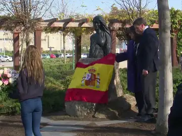 Pozuelo ha inaugurado una plaza en honor a Diana Quer Pozuelo ha inaugurado una plaza en honor a Diana Quer