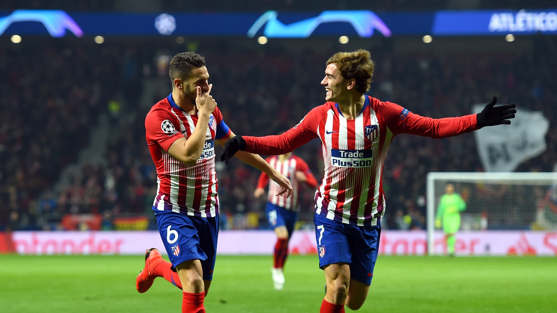 Koke y Griezmann celebran un gol del francés en el Metropolitano Koke y Griezmann celebran un gol del francés en el Metropolitano