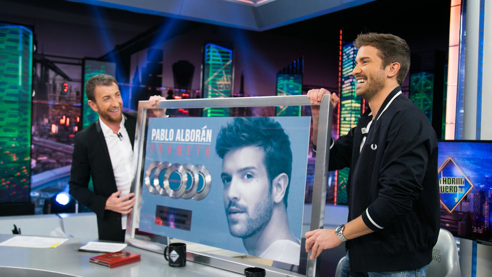 Pablo Albor&aacute;n recibe su Qu&iacute;ntuple Disco Platino en 'El Hormiguero 3.0'